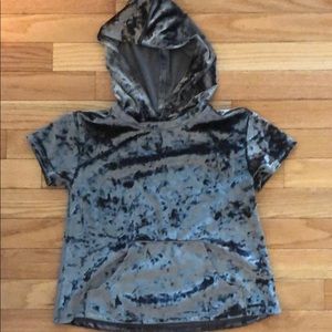 Kids short sleeved velvet top.